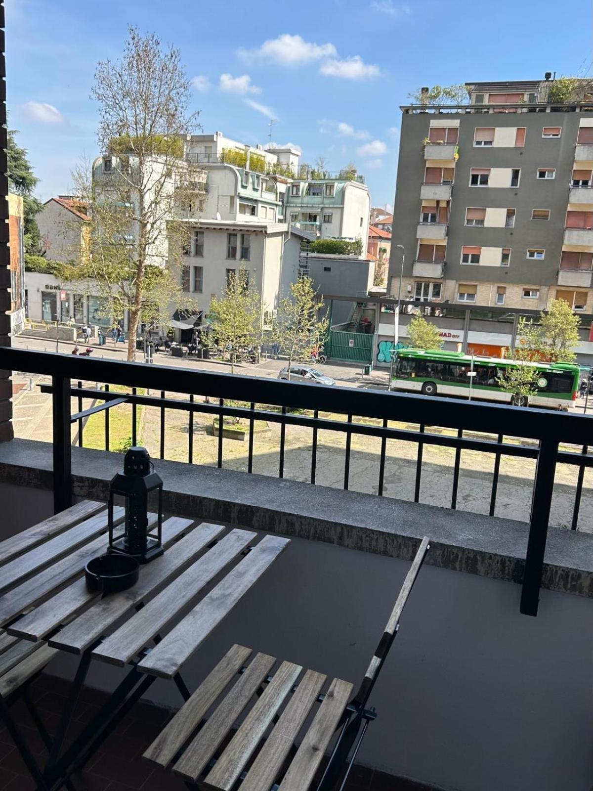 Modern Apartments Mm3 Afforifn Only 15 Min From Duomo Milan Bagian luar foto